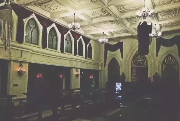 誰推薦幾個(gè)上海適合年輕人游玩的地方?